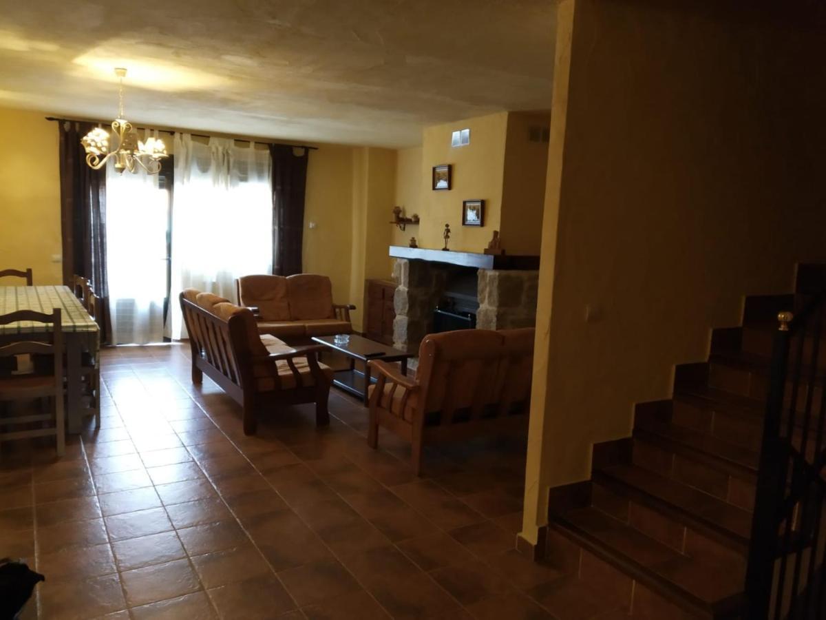 Villa Viv. De Uso Turístico Fuente el Tejo - Casa Ana Burgohondo Exterior foto
